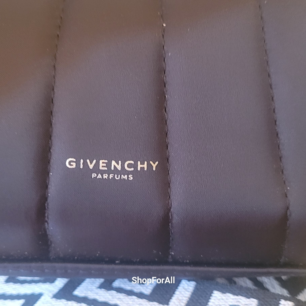 Givenchy - Picture 8 of 8